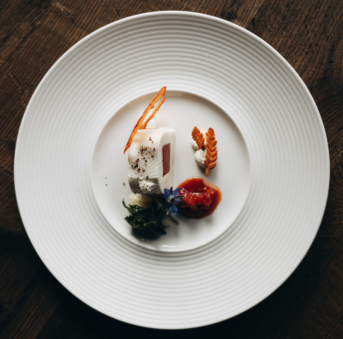 Montafoner Sauerkäseterrine mit Tomatenkern abgebildet von oben