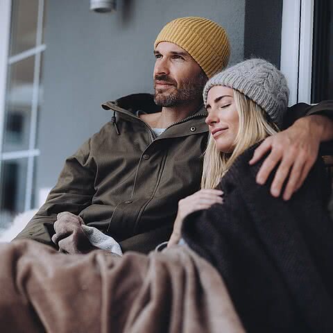 Couple Terrasse Romantique Vue lointaine