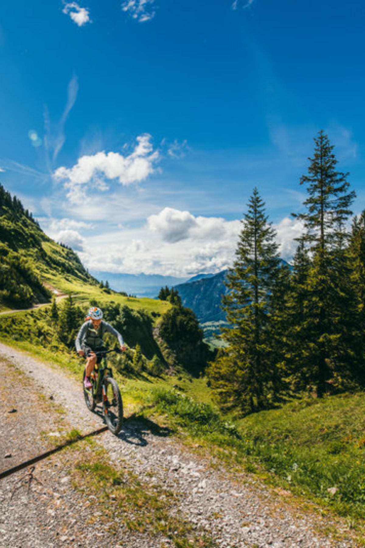 [Translate to French:] Bike Tour um den Itonskopf | © packyourthingsandtravel | Hotel Fernblick Montafon