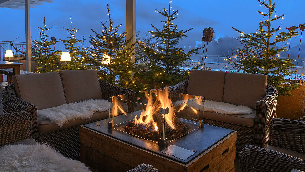 Hotel Fernblick Montafon - festlich geschmückte Terrasse