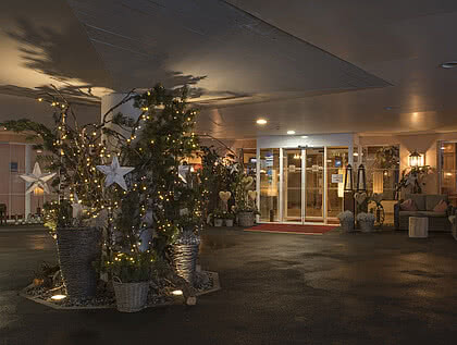 Hotel Fernblick Montafon - festlich geschmückter Eingangsbereich