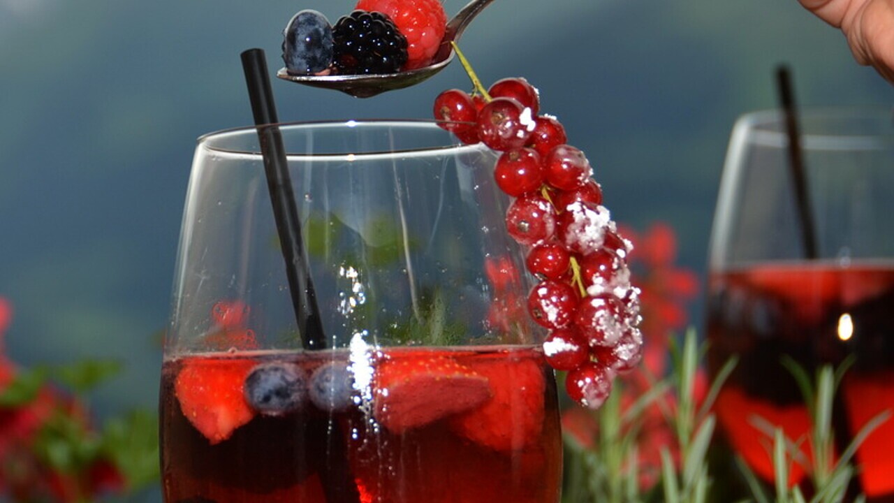 Ein fruchtiger Cocktail für den Sommer