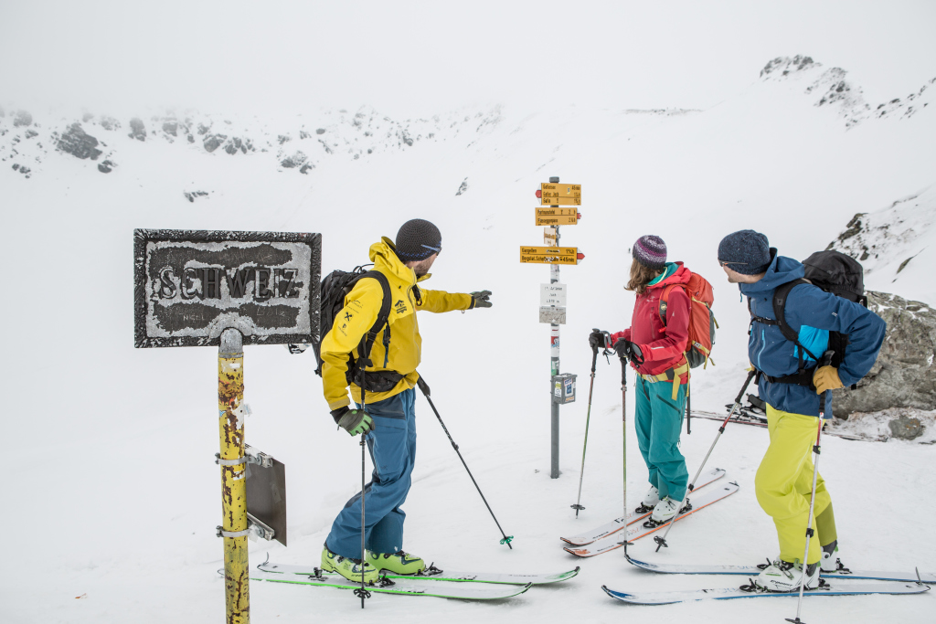 Skitourengeher im Winter im Montafon