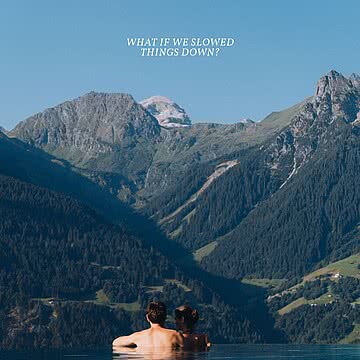 What if we slowed things down, and stayed here a little longer? Manchmal ist die beste Frage keine, die man beantworten muss, sondern eine, die man sich einfach zulässt.