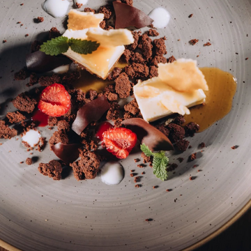 Was wäre das Leben ohne Desserts?  Das wollen wir uns gar nicht vorstellen! Zum Glück müssen wir das auch nicht, weil unser Küchenteam die herrlichsten süßen Kreationen für uns zubereitet  ...