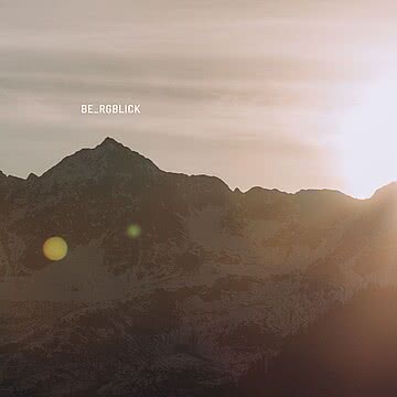 Be_rgblick️ Im Montafon ist das Panorama kein Hintergrund – es ist immer präsent. Ein Blick aus dem Fenster genügt und die Berge sind da. Kraftvoll, ruhig, beeindruckend. Auf diesem Bild: