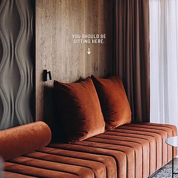 You should be sitting here.️ Manchmal braucht es genau diesen einen Ort, um zur Ruhe zu kommen, durchzuatmen und den Blick wieder zu weiten. Ein Moment nur für dich – ganz ohne Ablenkung.