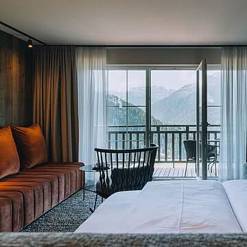 Eine Aussicht so gut, dass du freiwillig früher aufstehst! Unsere Zimmer haben die beste Tapete der Welt: die Montafoner Berge.