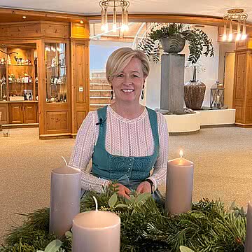 Lichterglanz & Bergzauber Der 1. Adventssonntag ist da, und bei uns im Fernblick Montafon leuchten nicht nur die Kerzen, sondern auch deine Augen.