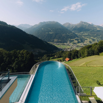 Diagnose: Verliebt in einen Infinity Pool #fernblick #fernblickmontafon #meinmontafon #visistvorarlberg #wellness #wellnessurlaub #infinitypool #skypool #berge #ausblick #bergsommer