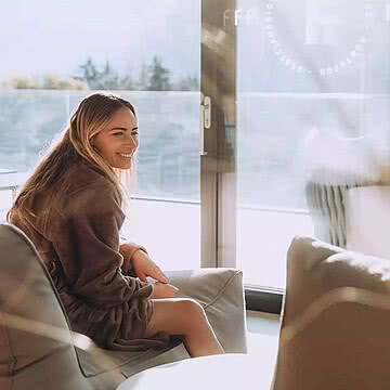Herbstferien-Zeit für Zweisamkeit & Auszeit. Gemeinsam aussteigen: ob romantischer Spa-Moment oder Candle-Dinner mit Bergblick – „Genuss für Zwei“ im Fe_rnblick macht eure Herbstferien zu etwas...