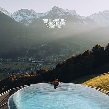 This is your sign to choose the mountains ️ Wer einmal hier gestanden hat, mit dem Blick über das Montafon und das Wasser bis zum Horizont, versteht, warum manche Orte einfach bleiben.